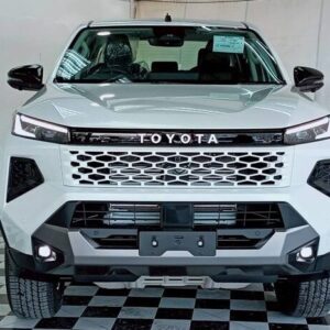 Toyota Hilux - White - $ 35,000