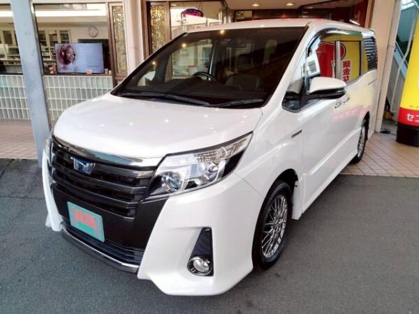 Toyota NOAH - Used 2016 - $ 4360